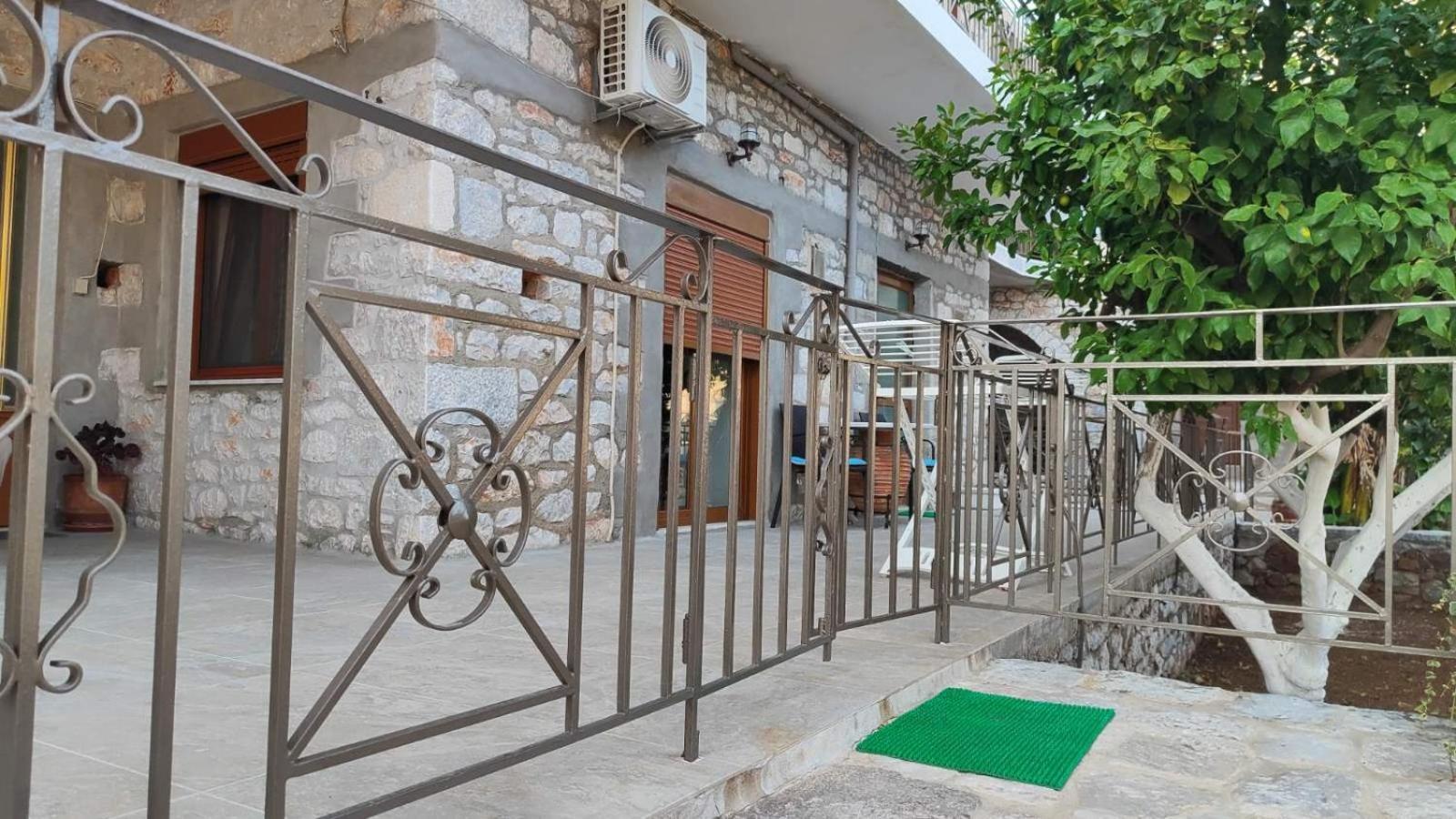 Traditional House Alepis In Areopolis エクステリア 写真